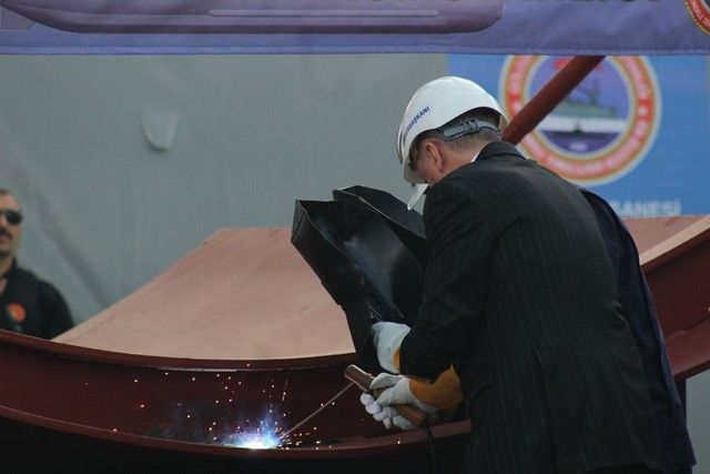 İlk yerli denizaltı Piri Reis denize indi 7