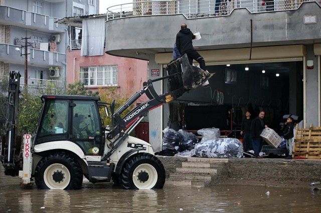 Kar geldi okullar tatil olmaya başladı! Yarın çok daha kuvvetli olacak 6