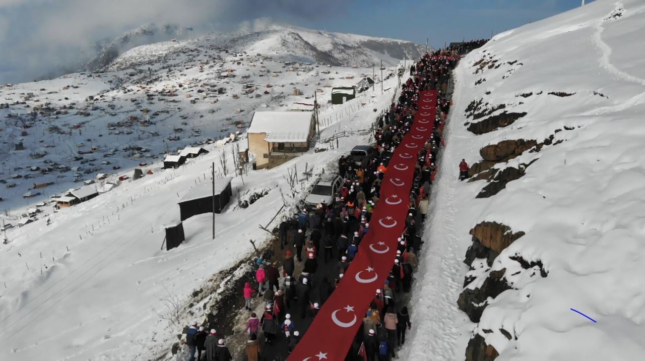 20 bin kişi Sarıkamış şehitleri için yürüdü! Gençlik şühedanın izinde 11