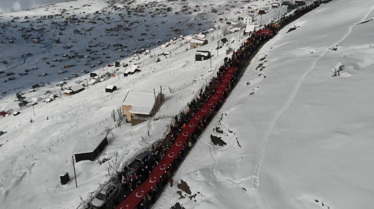 20 bin kişi Sarıkamış şehitleri için yürüdü! Gençlik şühedanın izinde 12