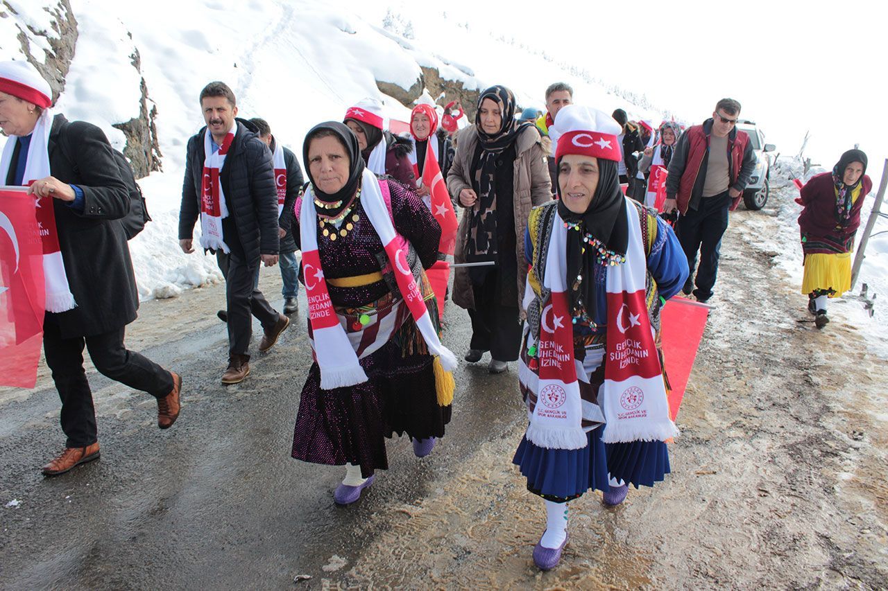 20 bin kişi Sarıkamış şehitleri için yürüdü! Gençlik şühedanın izinde 15