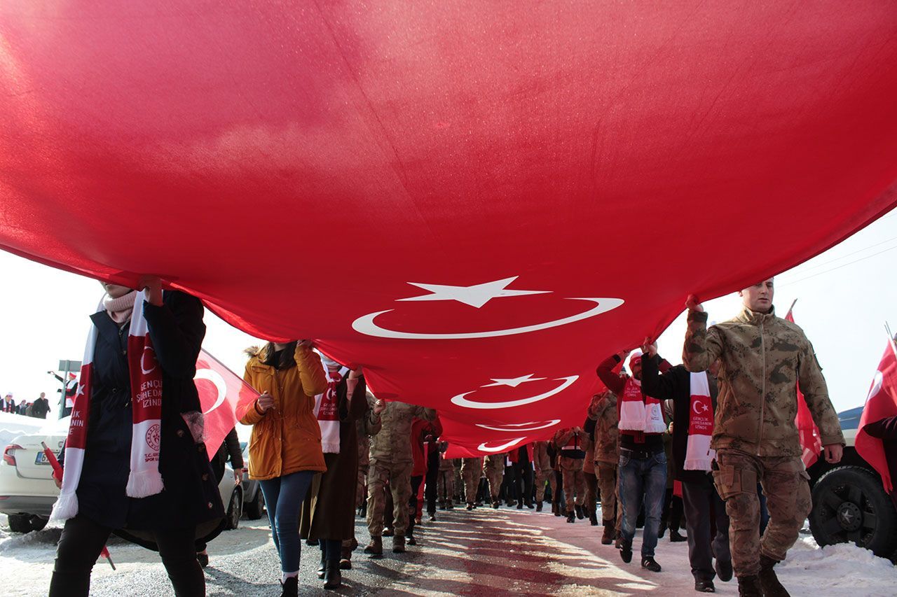 20 bin kişi Sarıkamış şehitleri için yürüdü! Gençlik şühedanın izinde 16