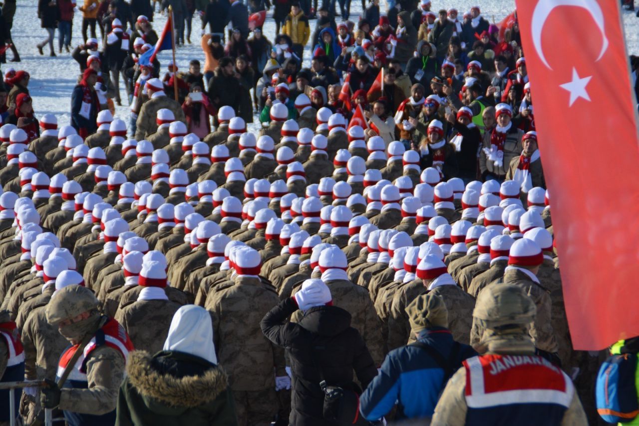 20 bin kişi Sarıkamış şehitleri için yürüdü! Gençlik şühedanın izinde 21