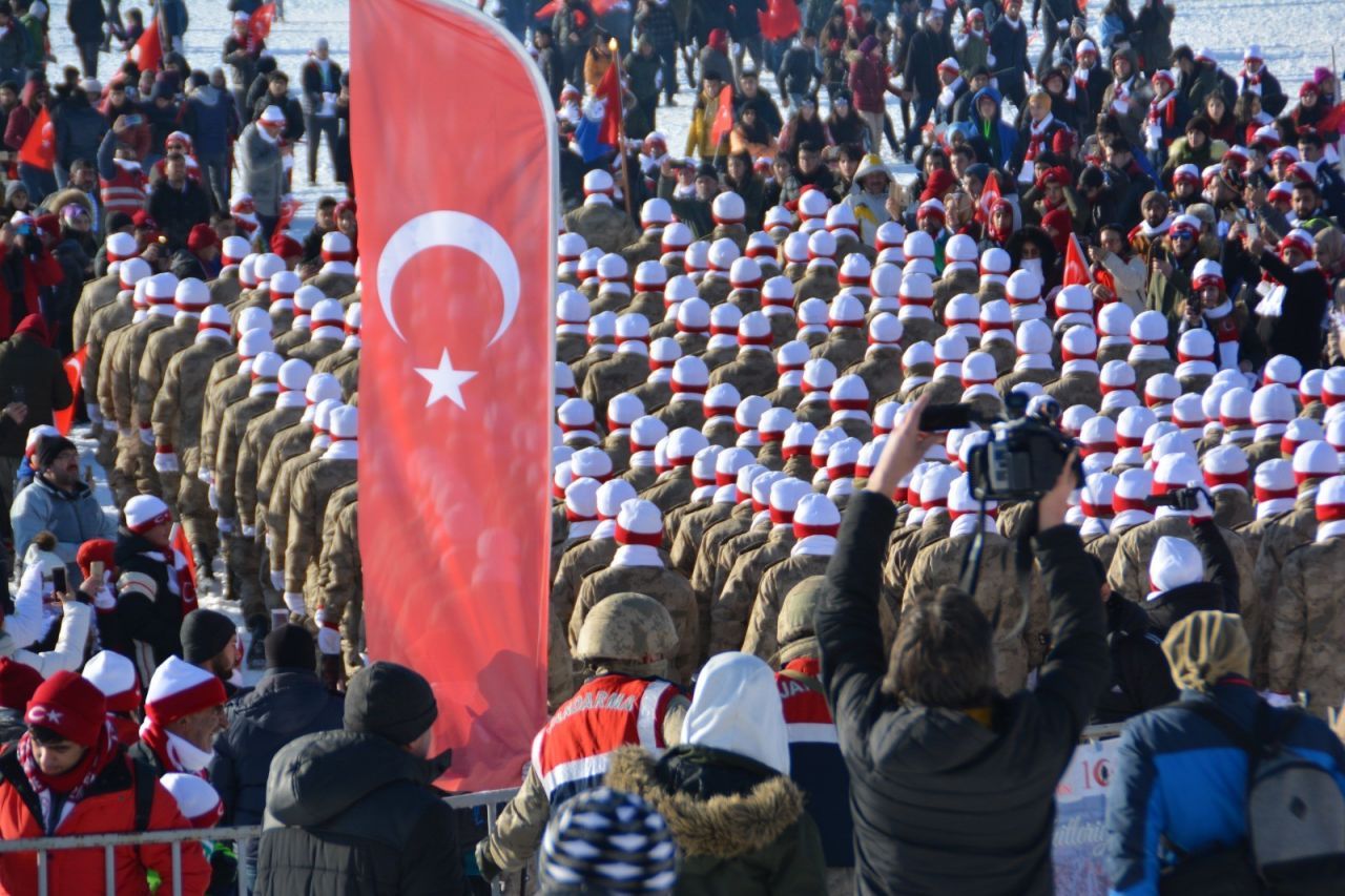 20 bin kişi Sarıkamış şehitleri için yürüdü! Gençlik şühedanın izinde 23