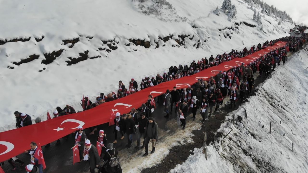 20 bin kişi Sarıkamış şehitleri için yürüdü! Gençlik şühedanın izinde 6