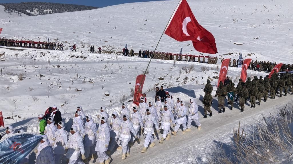 20 bin kişi Sarıkamış şehitleri için yürüdü! Gençlik şühedanın izinde 8