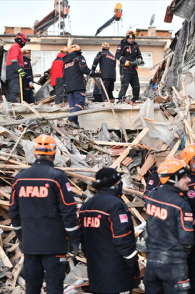 Elazığ'da gün ağardı! İşte Elazığ depreminden fotoğraflar... 28