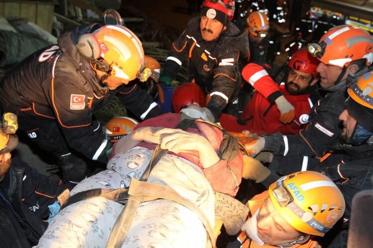 Elazığ'da gün ağardı! İşte Elazığ depreminden fotoğraflar... 32