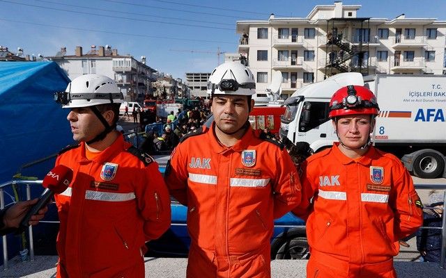 Nüsra bebek ve annesini kurtardılar! O anları gözyaşlarıyla anlattı 5
