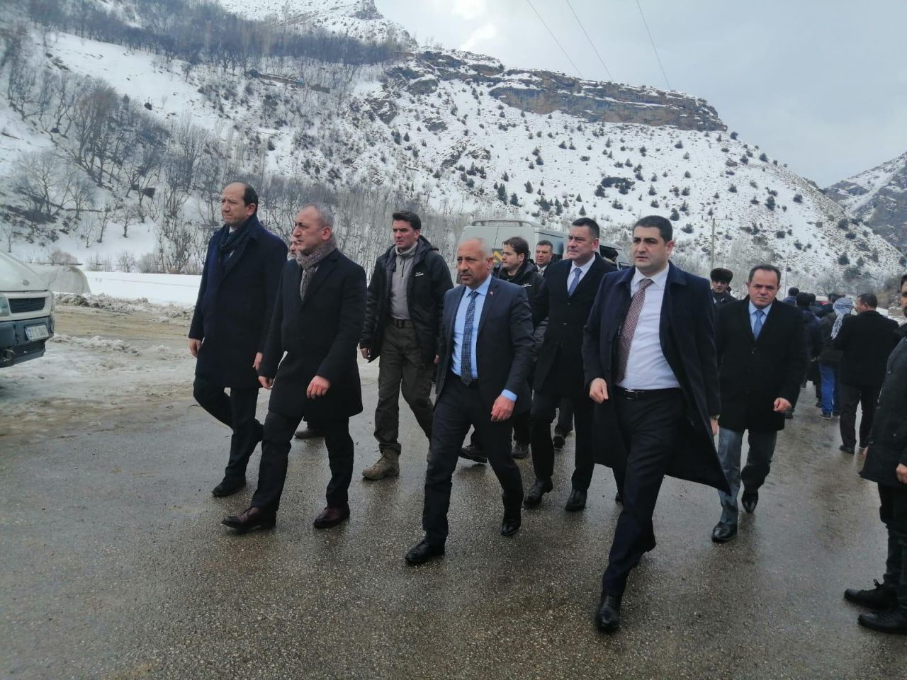 MHP heyeti çığ felaketi bölgesinde 27