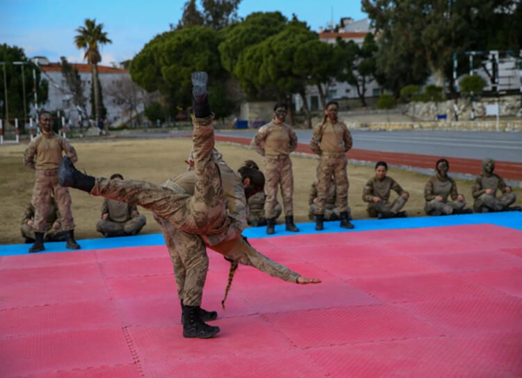 Türkiye'nin ilk kadın komando astsubayları göreve hazır 4