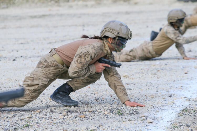 Türkiye'nin ilk kadın komando astsubayları göreve hazır 14