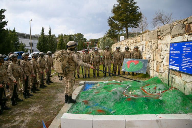Türkiye'nin ilk kadın komando astsubayları göreve hazır 16