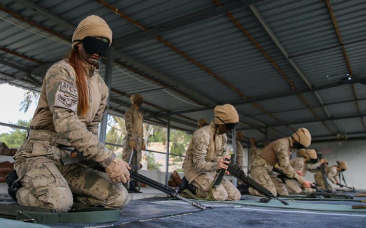 Türkiye'nin ilk kadın komando astsubayları göreve hazır 18