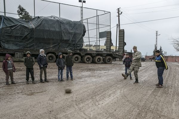 Sınır bölgesinden yürekleri ısıtan görüntü 12