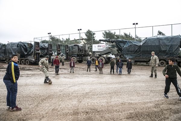 Sınır bölgesinden yürekleri ısıtan görüntü 9