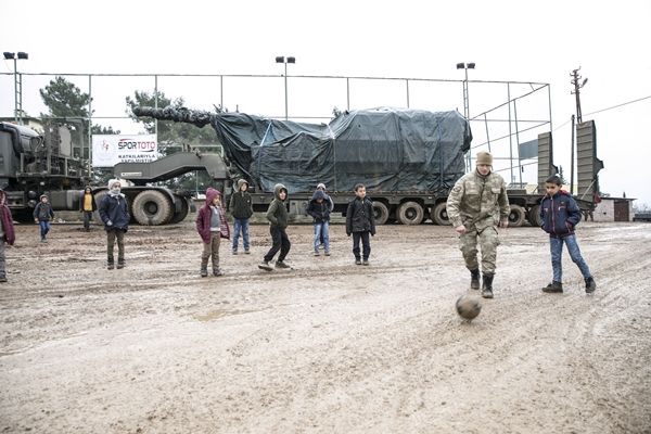 Sınır bölgesinden yürekleri ısıtan görüntü 7