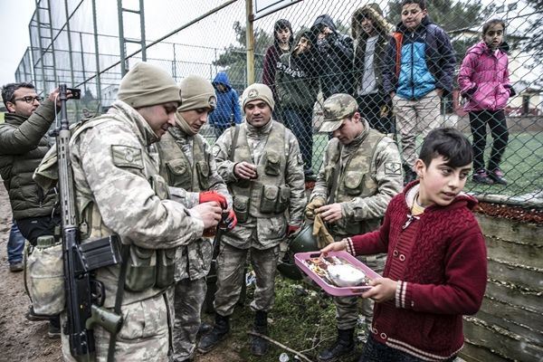 Sınır bölgesinden yürekleri ısıtan görüntü 6