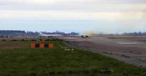 4 ülkenin uçakları Rus jetlerinin etrafını sardı! 7