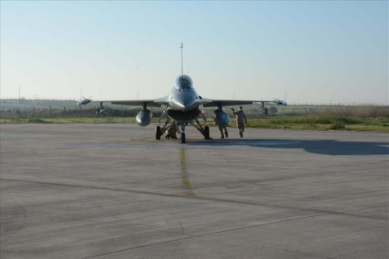 Türkiye'den Akdeniz'de gövde gösterisi: 17 uçak, 8 fırkateyn... 8