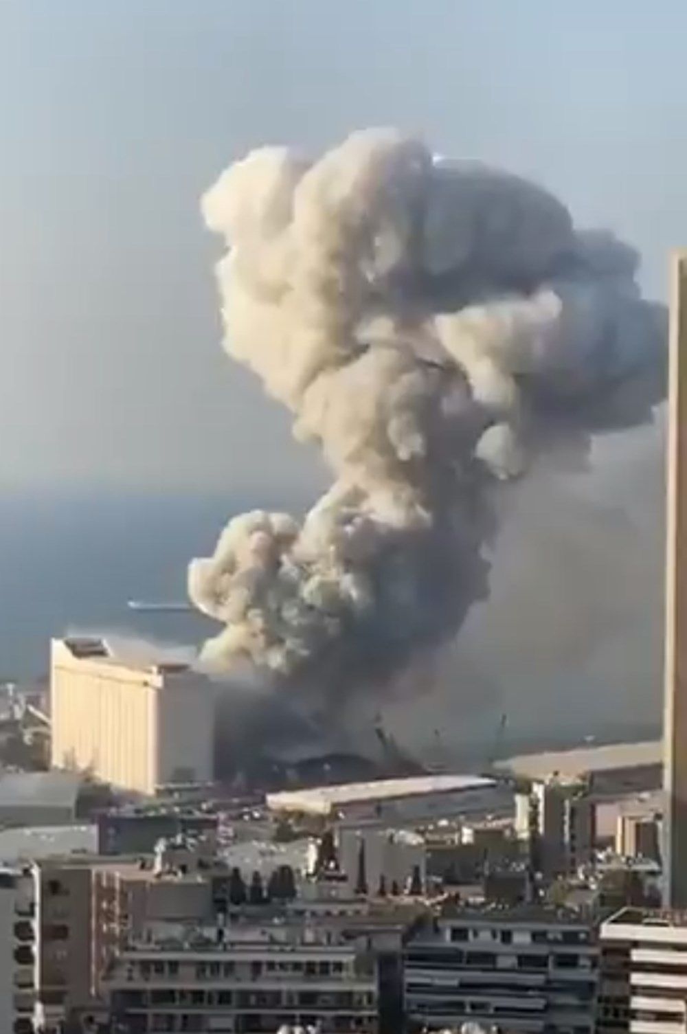 Patlamanın vurduğu Beyrut'tan ilk görüntüler 5