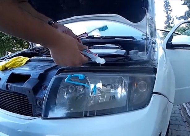 Diş macununun araba farına inanılmaz etkisi 12