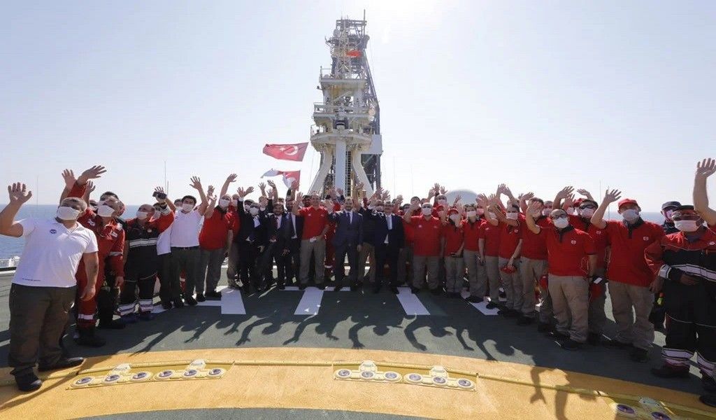 Fatih sondaj gemisinin flamasındaki sembol merak konusu oldu 6