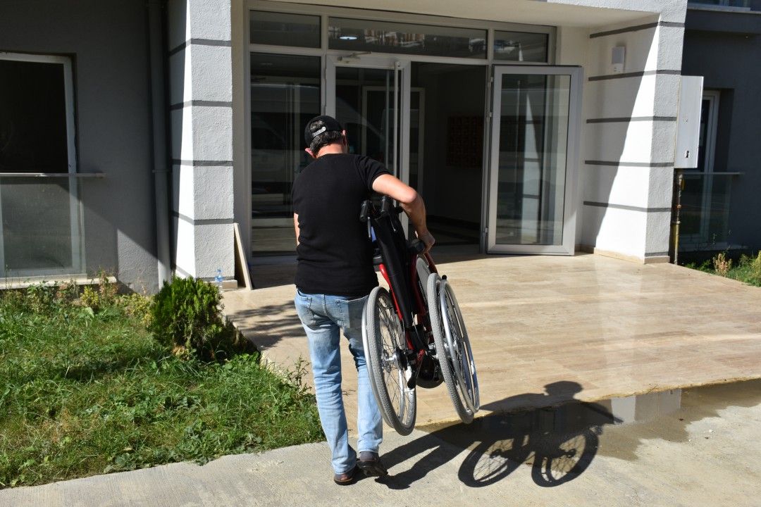 15 hastaya tekerlekli sandalye desteği 4