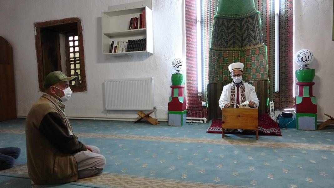 Tek bir çivi bile çakılmadan! Yıllardır ayakta 13