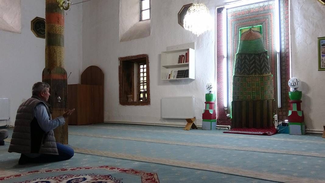 Tek bir çivi bile çakılmadan! Yıllardır ayakta 10