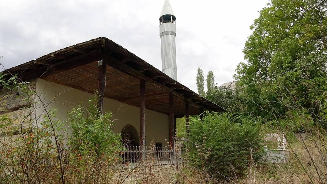 Tek bir çivi bile çakılmadan! Yıllardır ayakta 7