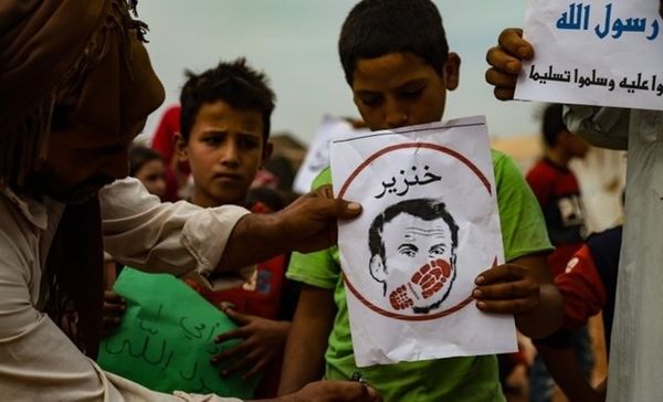 Tek sözü yetti! Müslümanlardan Macron'a tepki 11