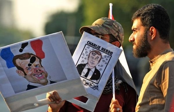 Tek sözü yetti! Müslümanlardan Macron'a tepki 17