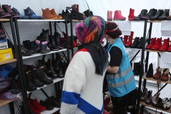 İzmir'de depremzedeler için 'sosyal market' kuruldu 1