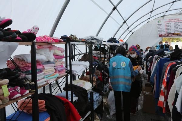 İzmir'de depremzedeler için 'sosyal market' kuruldu 2