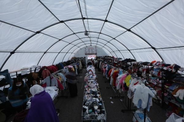 İzmir'de depremzedeler için 'sosyal market' kuruldu 4