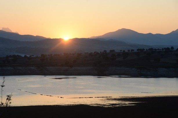 Su altında kalan köy gün yüzüne çıktı 2