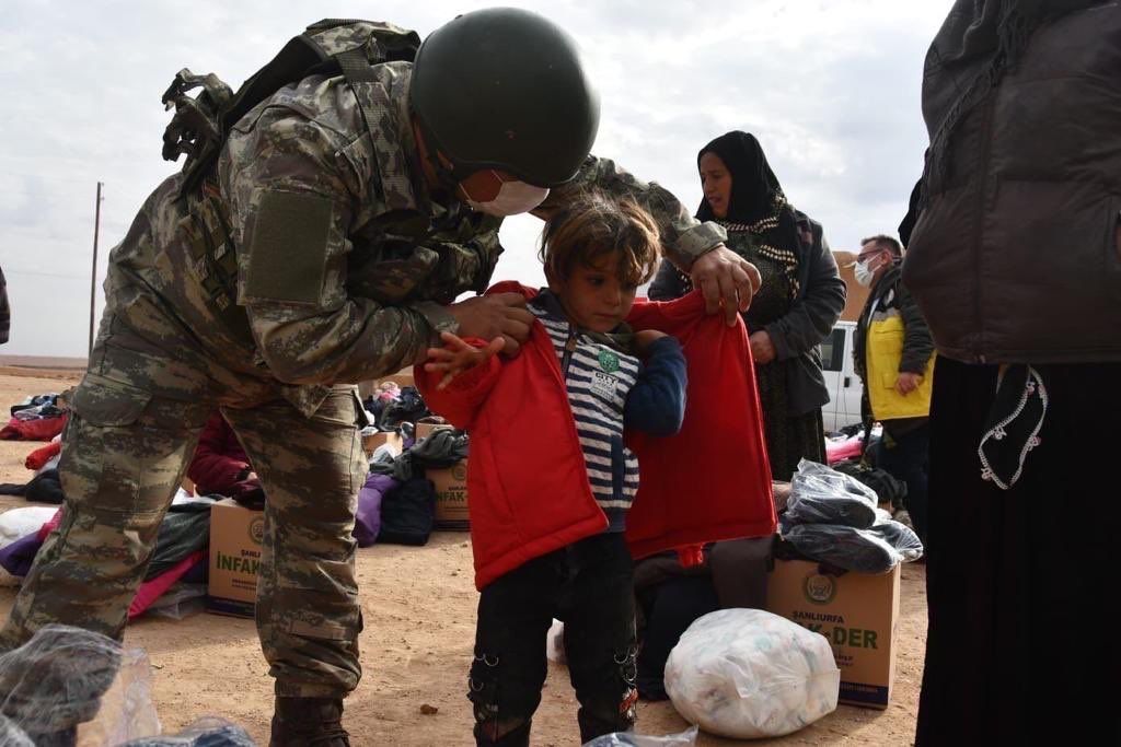 Mehmetçik gönülleri fethetti 3