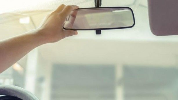 Kameranın yanındaki delik bakın ne işe yarıyor 3