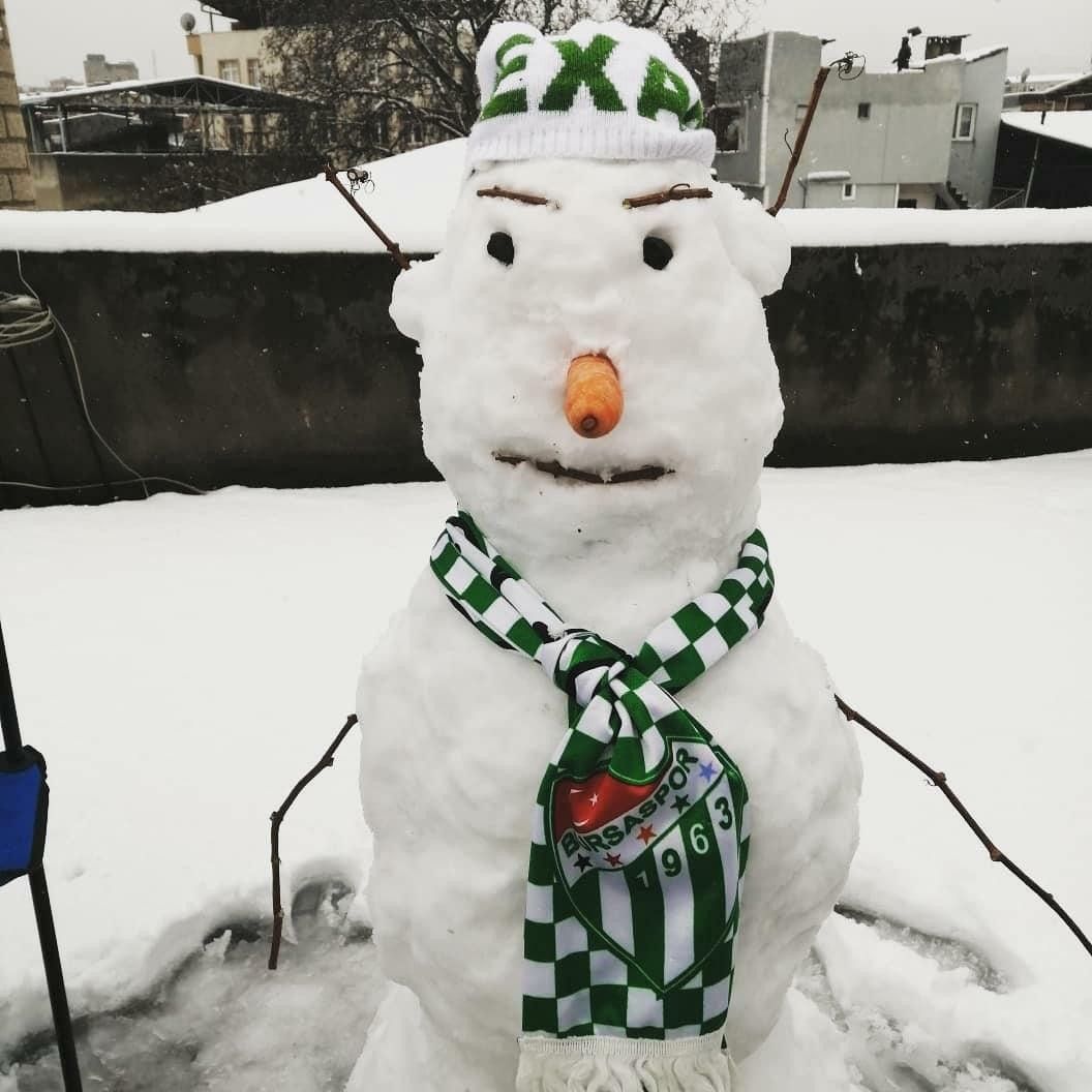 Yağış etkili oldu! Kardan adamlar görenleri gülümsetti... 9