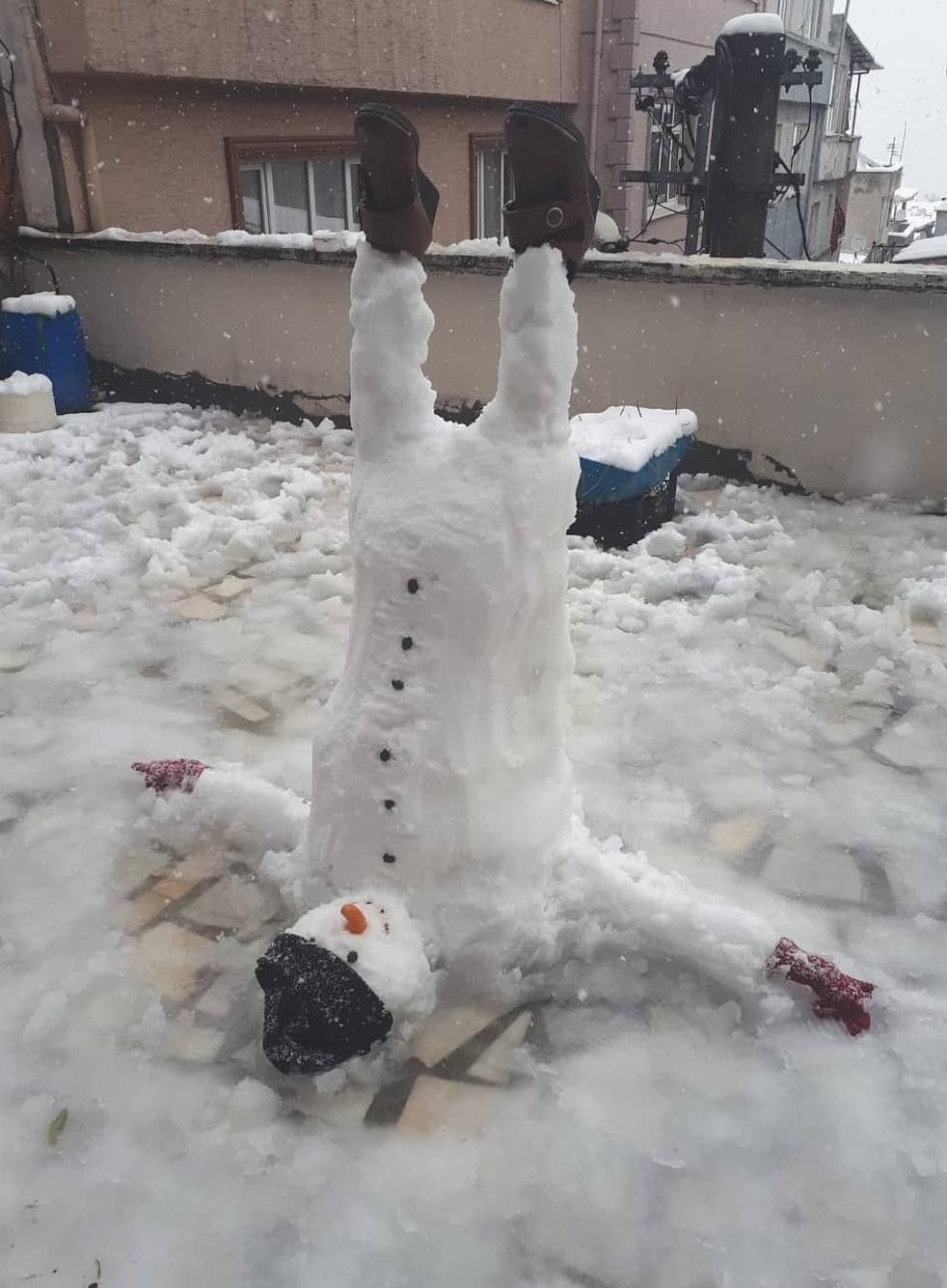 Yağış etkili oldu! Kardan adamlar görenleri gülümsetti... 18