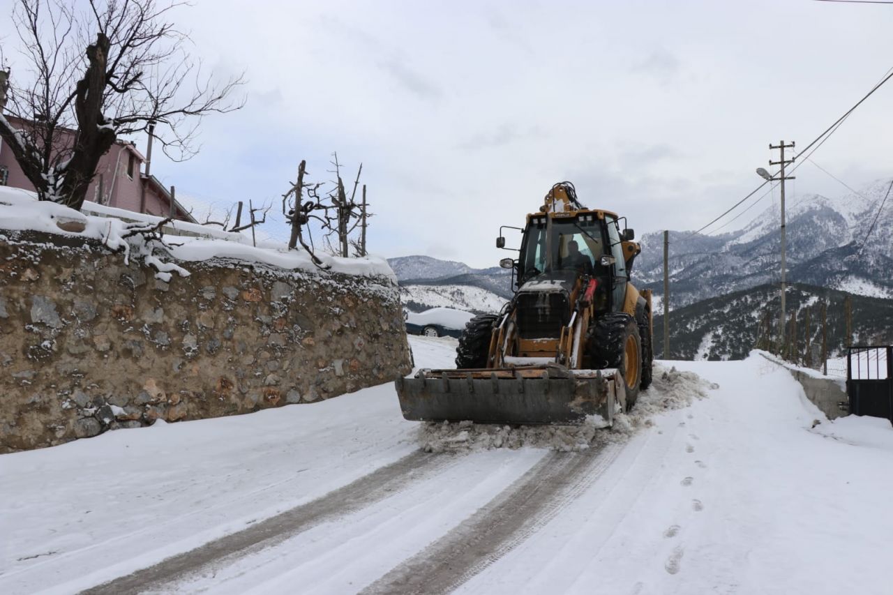 Başkan Çay'ın karla mücadelesi takdir topladı 4