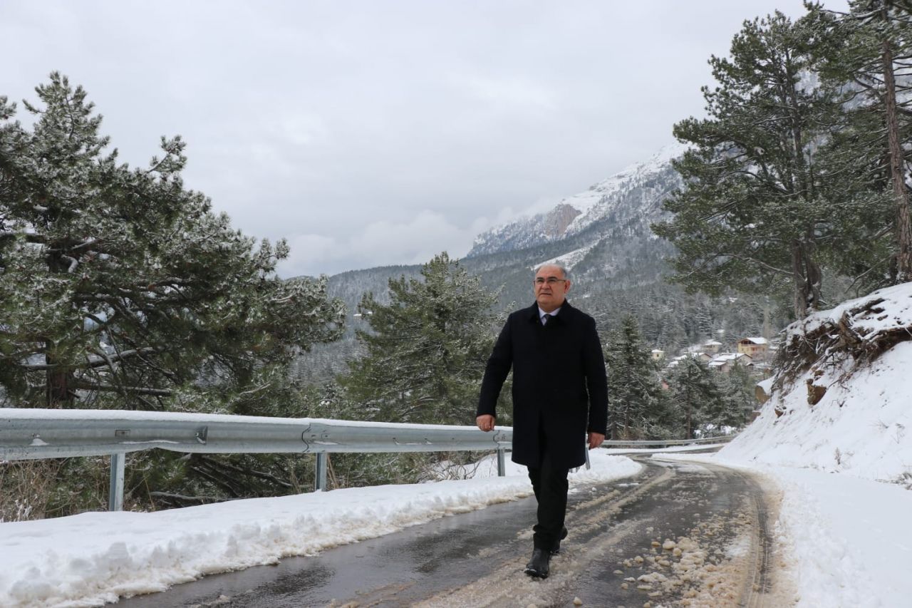 Başkan Çay'ın karla mücadelesi takdir topladı 11