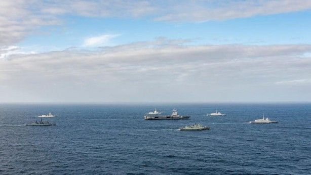 Türk ve Yunan savaş gemileri aynı karede! 5