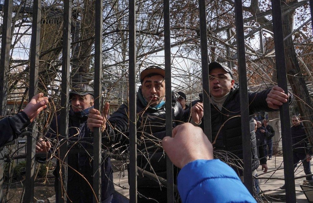Paşinyan destekçileri ve karşıtları meydanlara çıktı 8