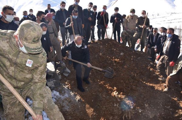 Şehit Aydemir dualarla uğurlandı 3