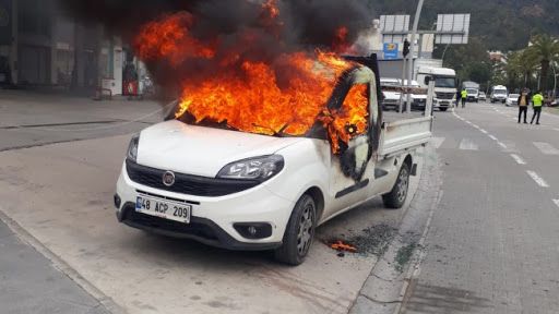Kardeşine kızdı, ateşe verdi! 6
