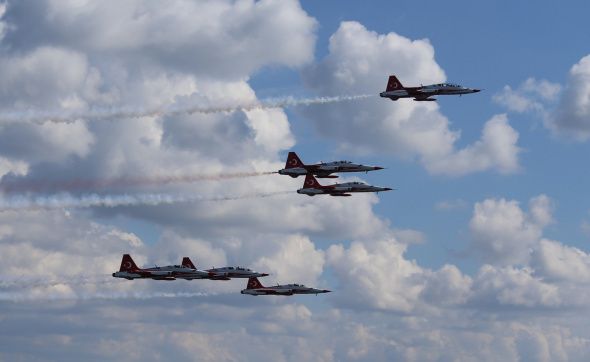 Türk Yıldızları'nın Şehitler Abidesi'ndeki gösterisi nefes kesti 6