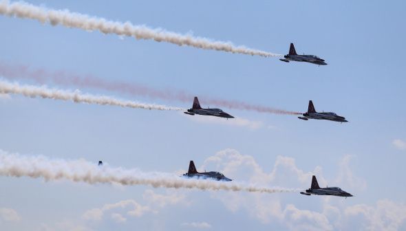 Türk Yıldızları'nın Şehitler Abidesi'ndeki gösterisi nefes kesti 12