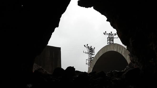 Tünel inşaatının girişi çökünce ortaya çıktı! 2